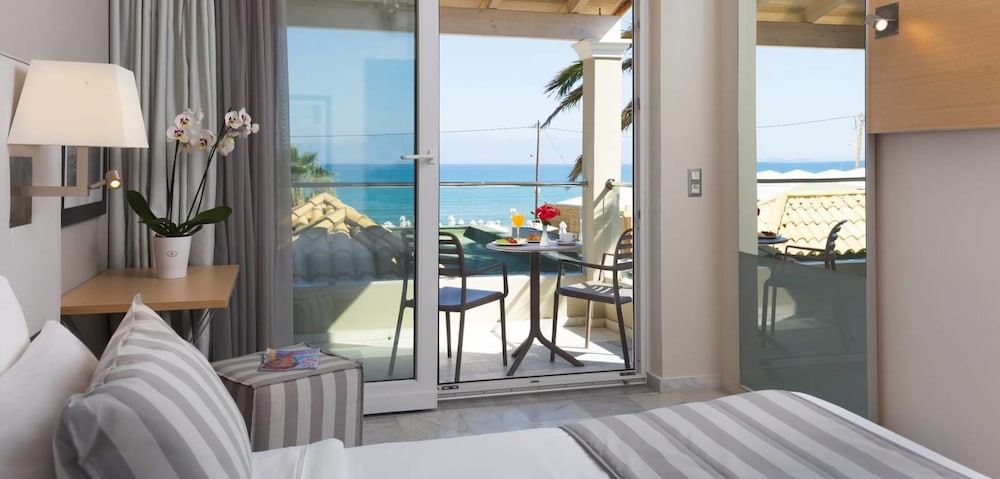 Acharavi Beach Hotel 50/84