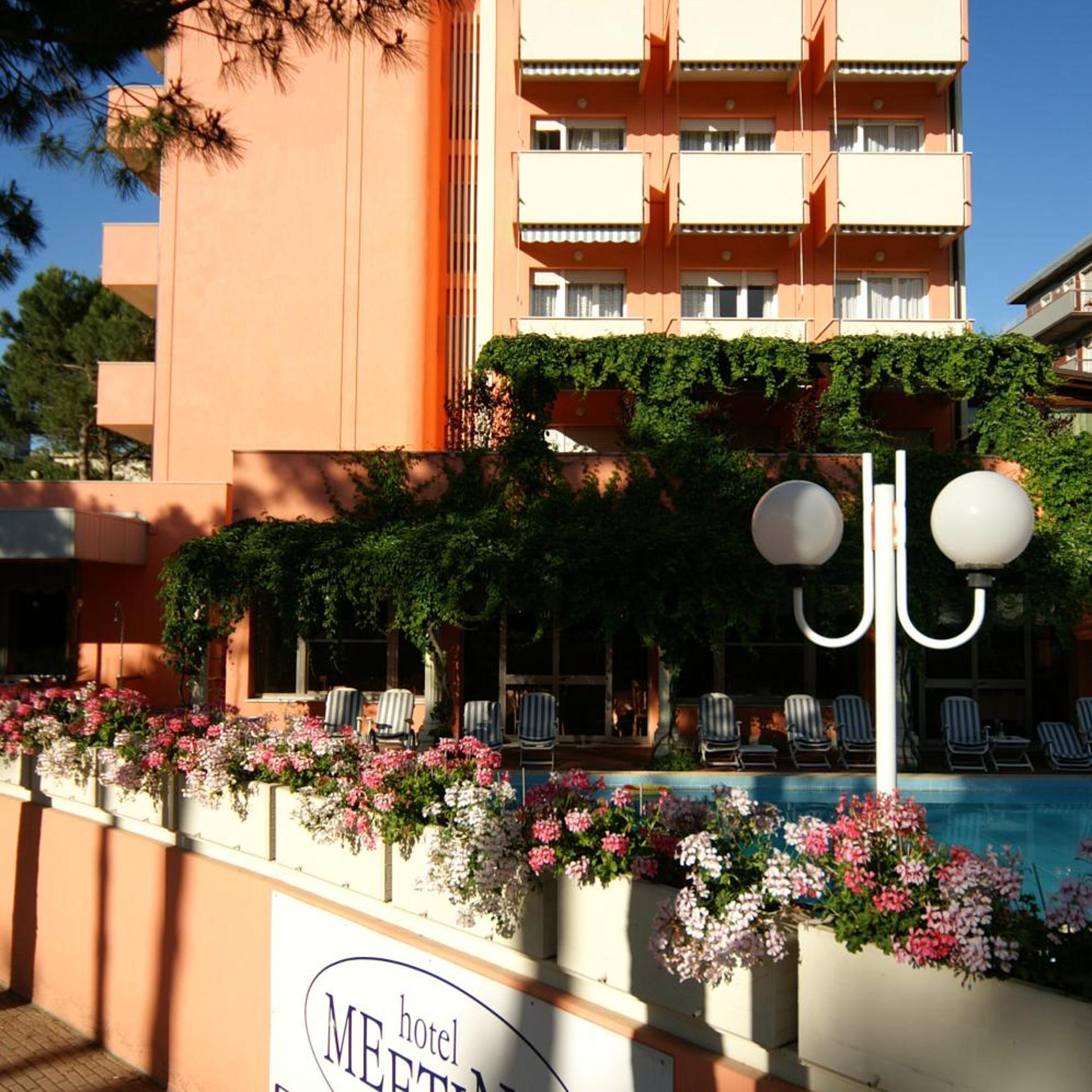 Hotel Meeting 6/50