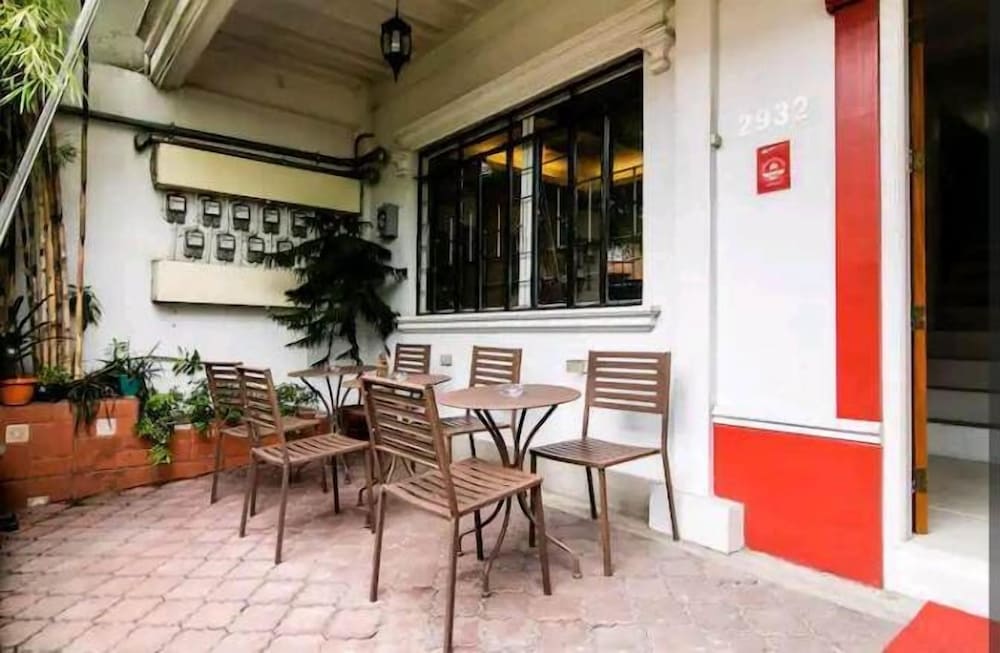 Makati Riverside Inn 46/54