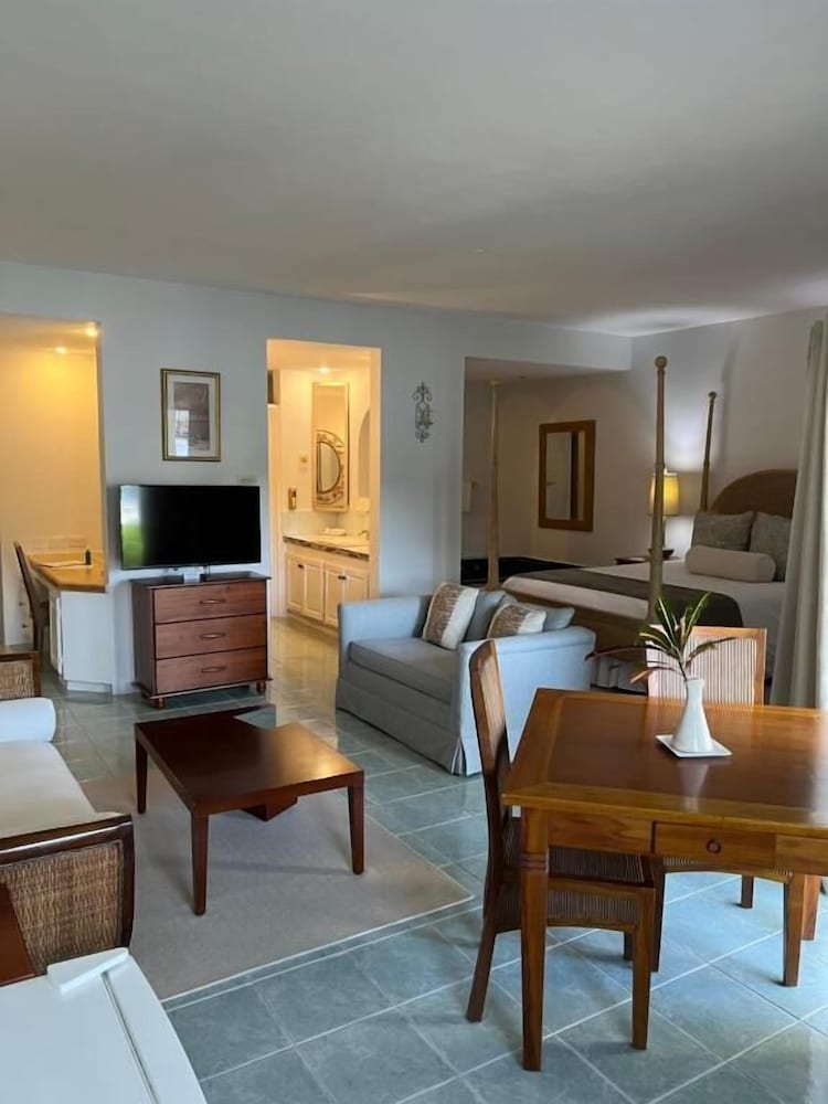 Harmony Suites 38/64