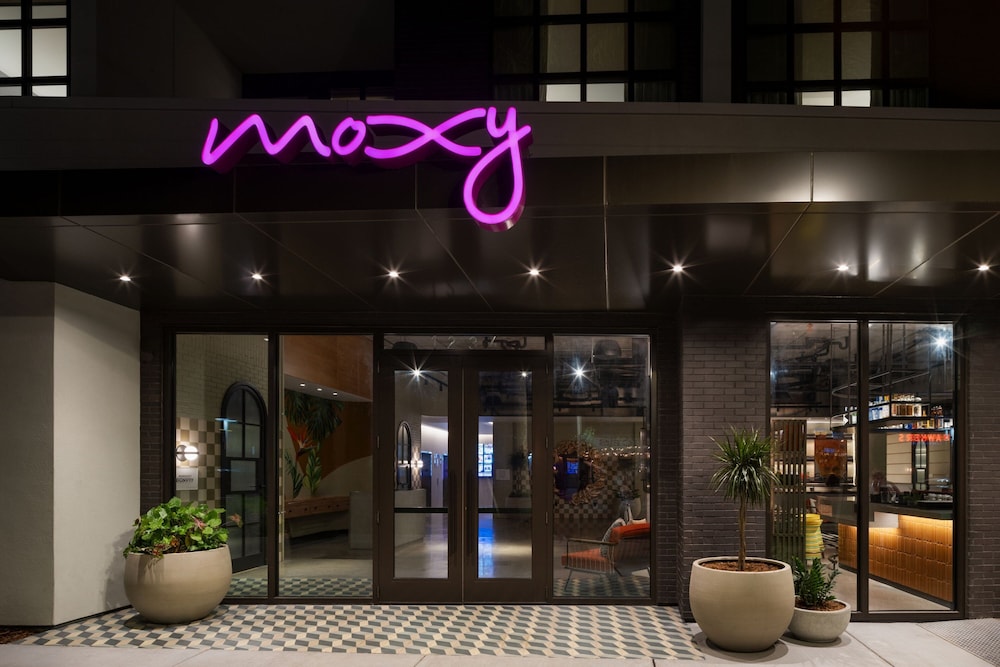 Moxy St Petersburg Downtown 2/37