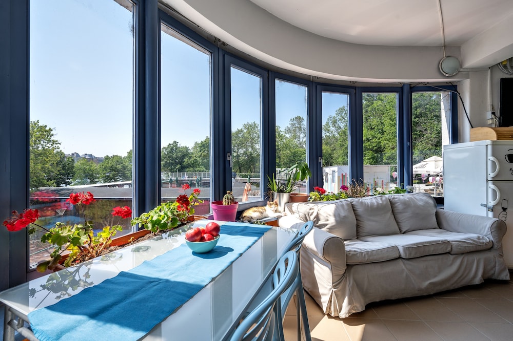 Island Hostel - Adults only 24/49