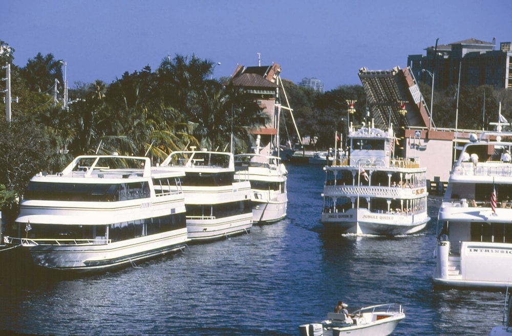 Candlewood Suites Ft. Lauderdale Airport Cruise in FORT LAUDERDALE - FL