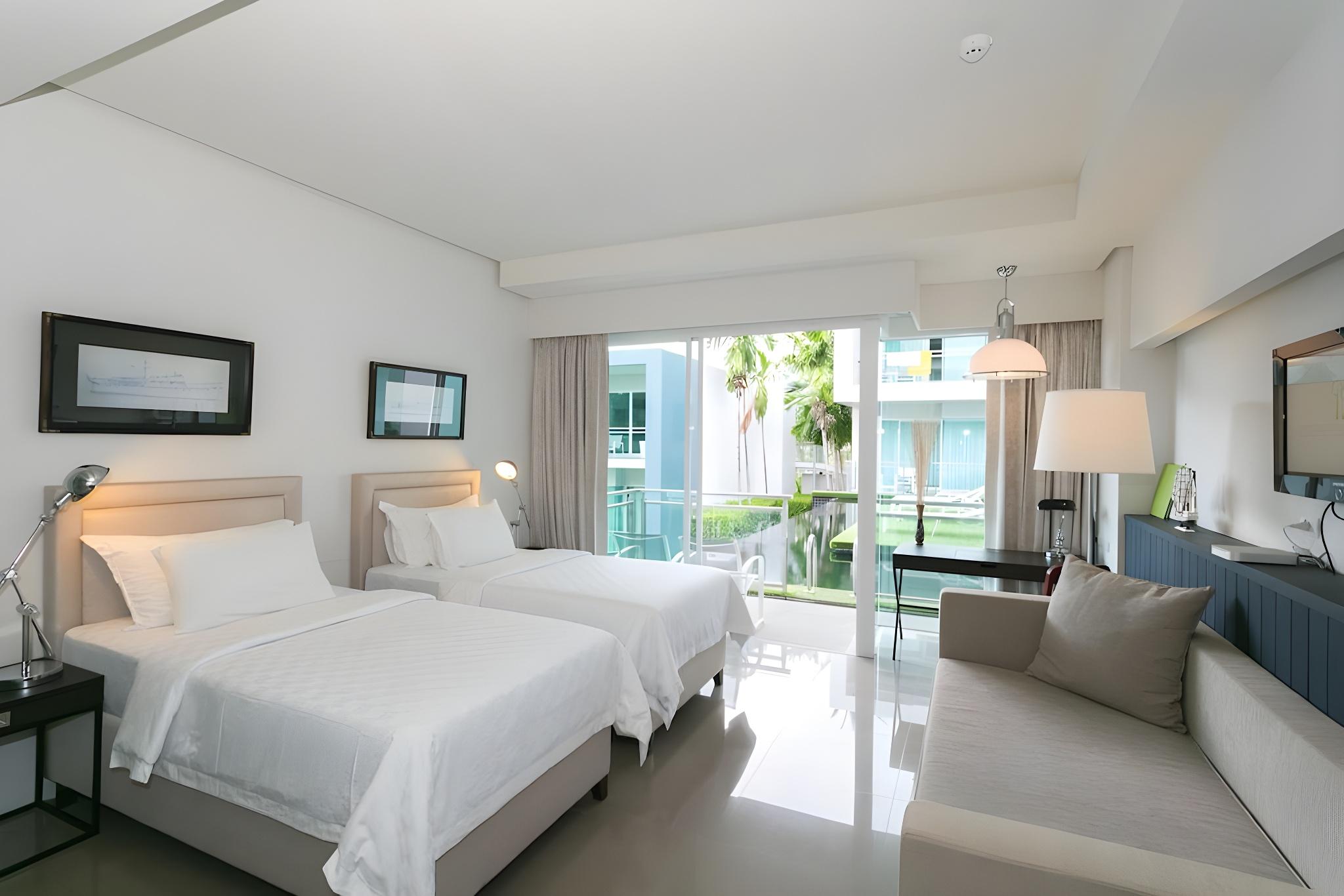 Grand, Double or Twin Bed, Pool Access