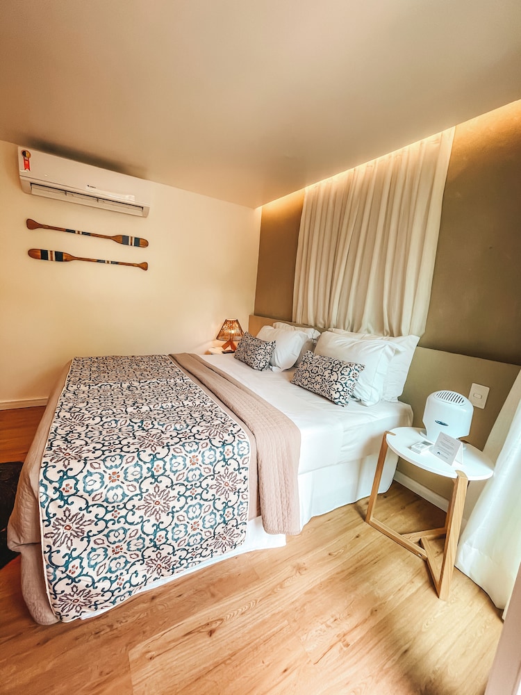 Dolphin Villa Hotel 7/50
