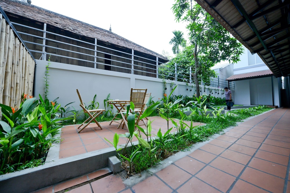 Mowin Boutique Hotel & Residence 52/53