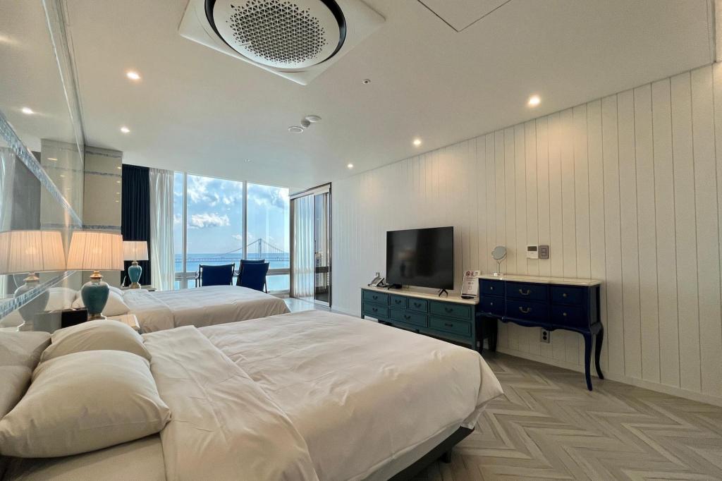 Ocean, Family, Suite, Twin Beds