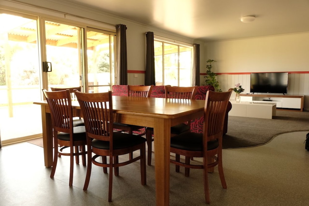 THE CRAYS ACCOMMODATION 33/46