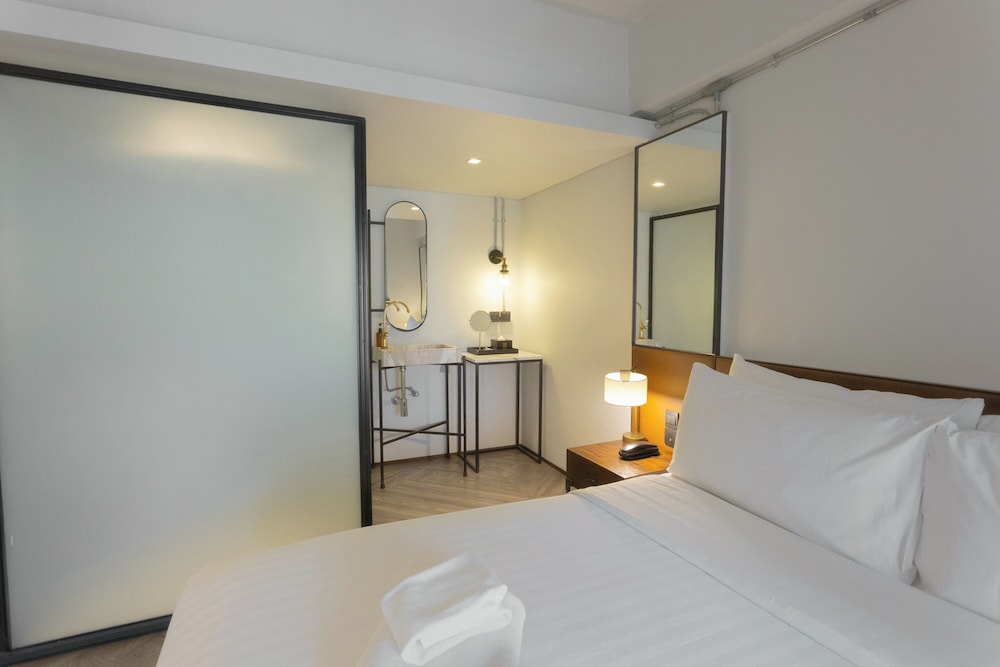 Ir-On Hotel 15/50