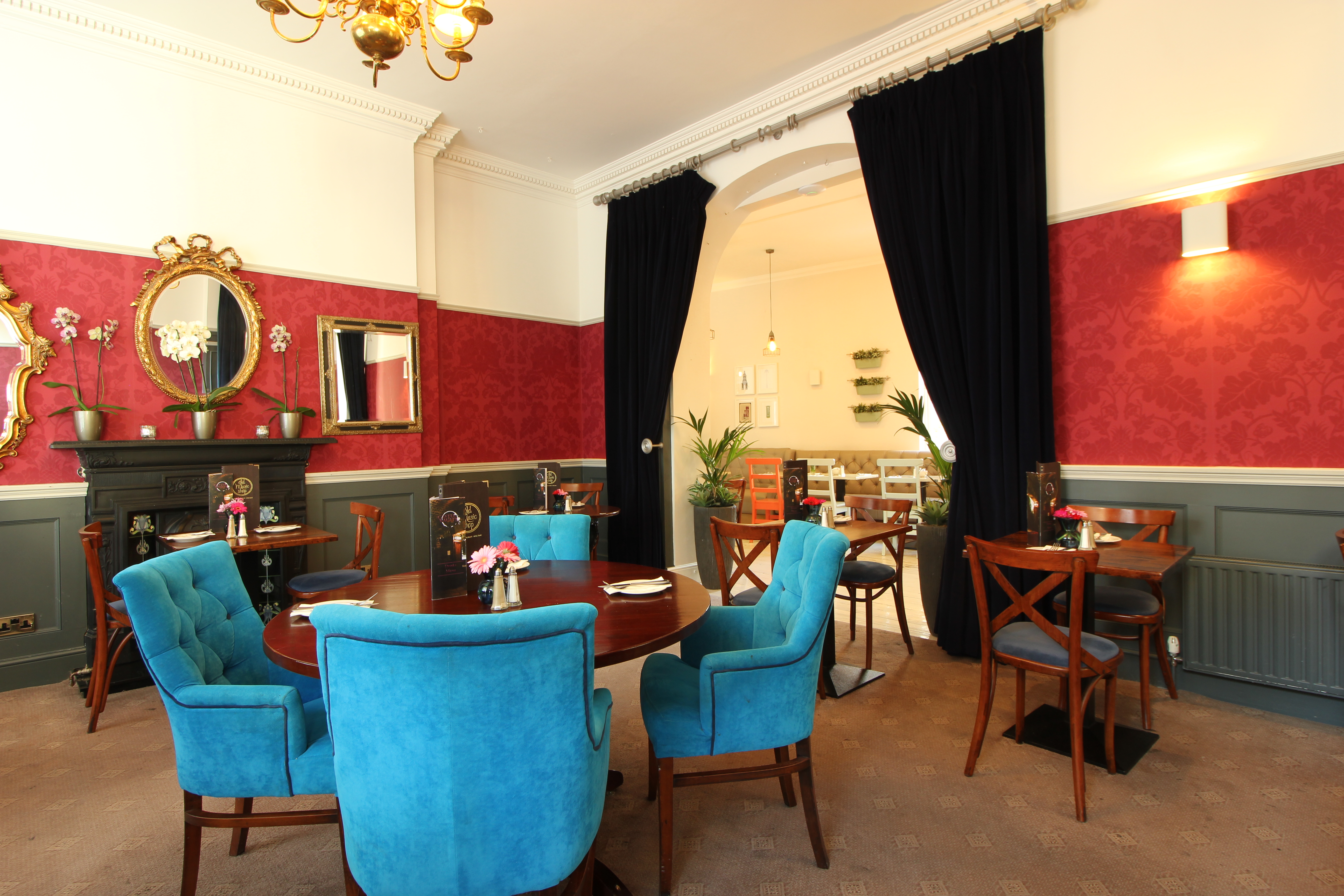 Castle Hotel 58/66