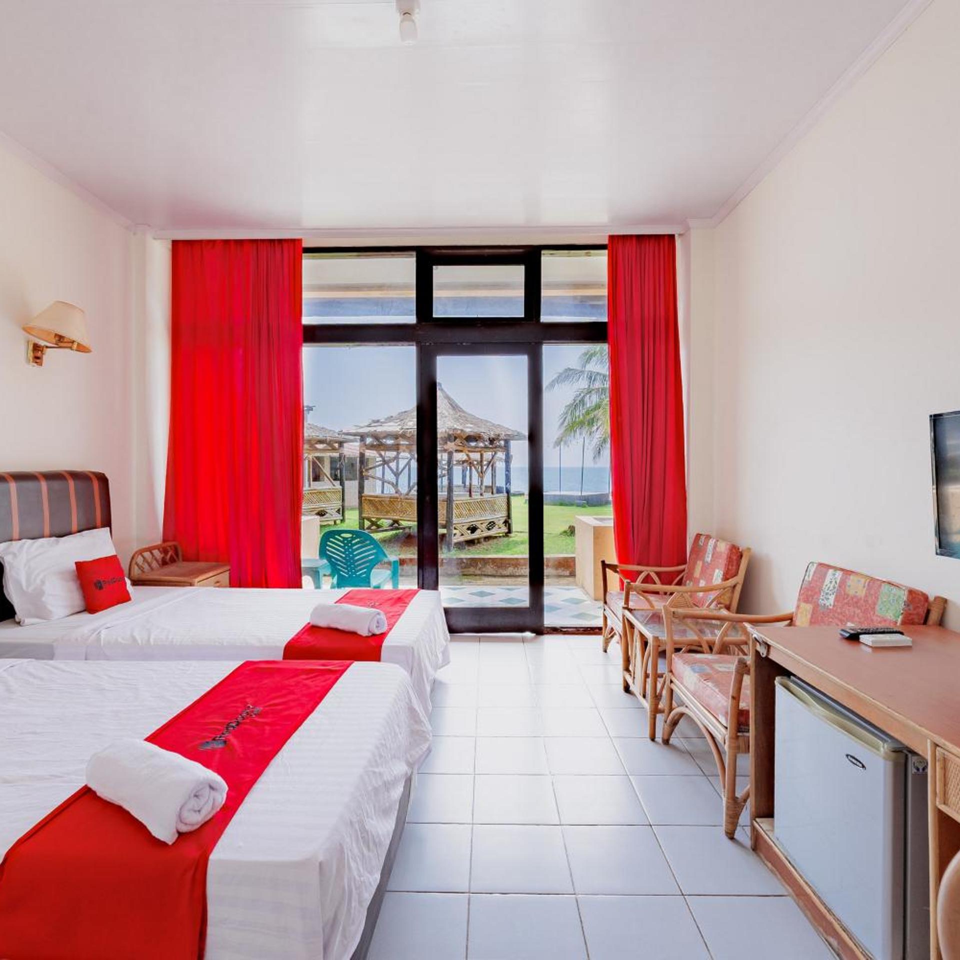 RedDoorz Plus near Tugu Mercusuar Anyer 13/50