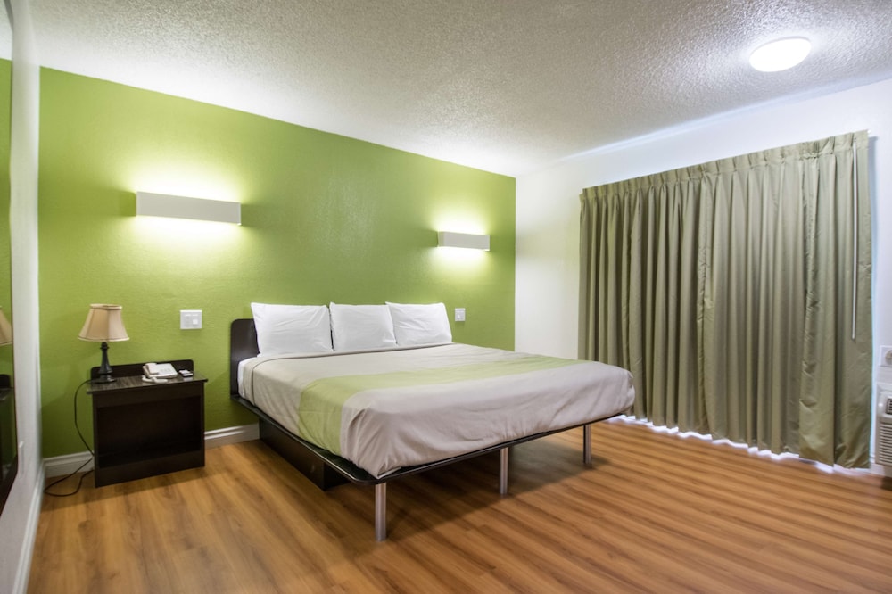 Motel6 Santa Maria, CA - South 26/56