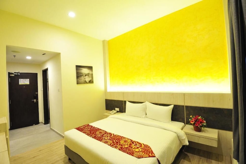 Marvelux Hotel 12/44