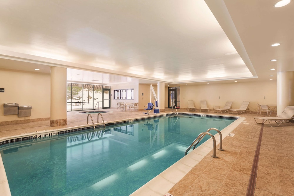 Hampton Inn Suites Lake George 7/61