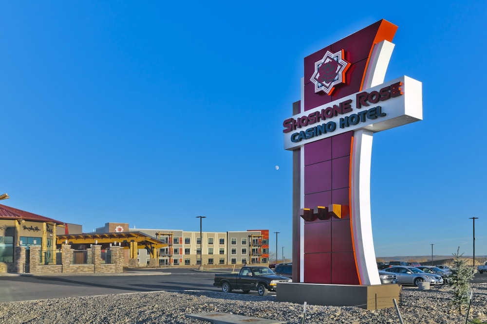 Shoshone Rose Casino & Hotel 28/30