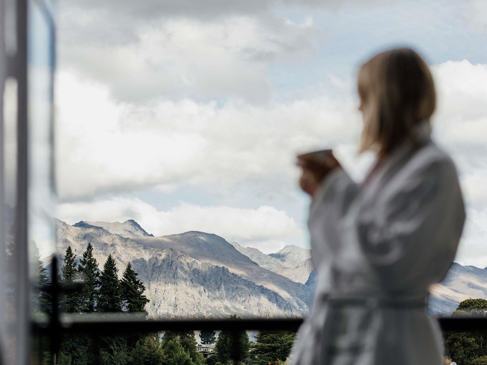 Sofitel Queenstown Hotel and Spa 53/58