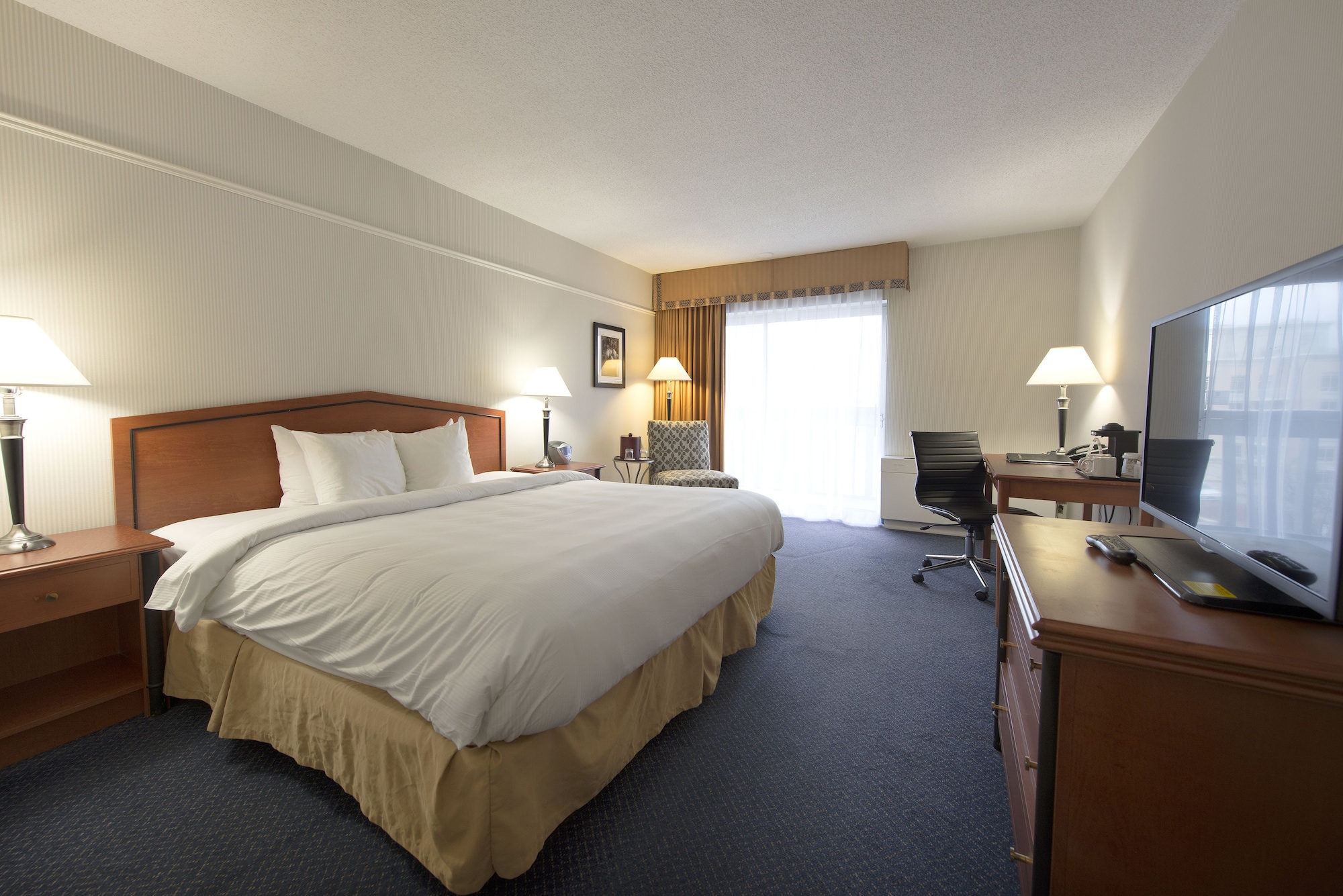 TRADITIONAL, KING BED