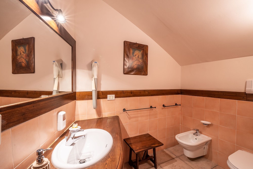 HOTEL TREVI 25/26