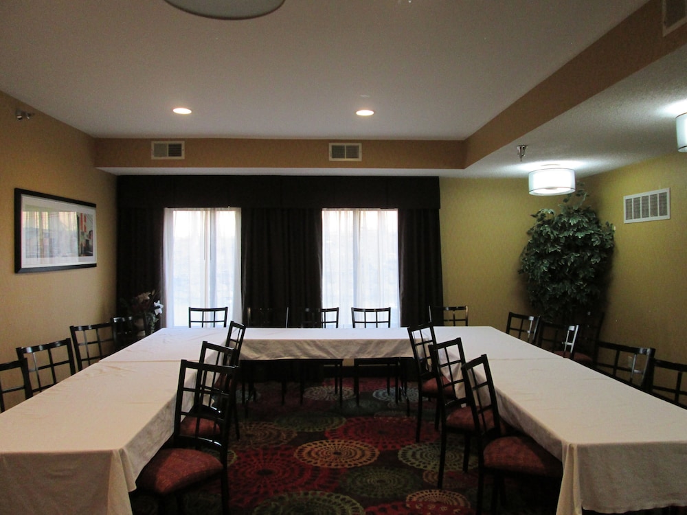 Holiday Inn Express Cloverdale(Greencastle) 48/59
