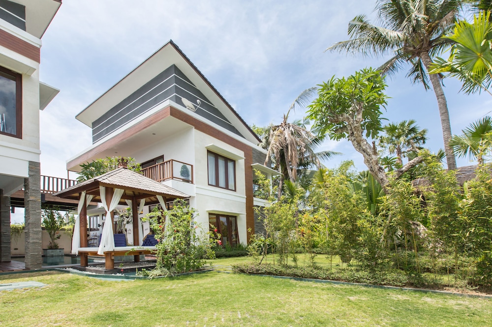 Villa Club Corner Residence by Nagisa Bali 31/34