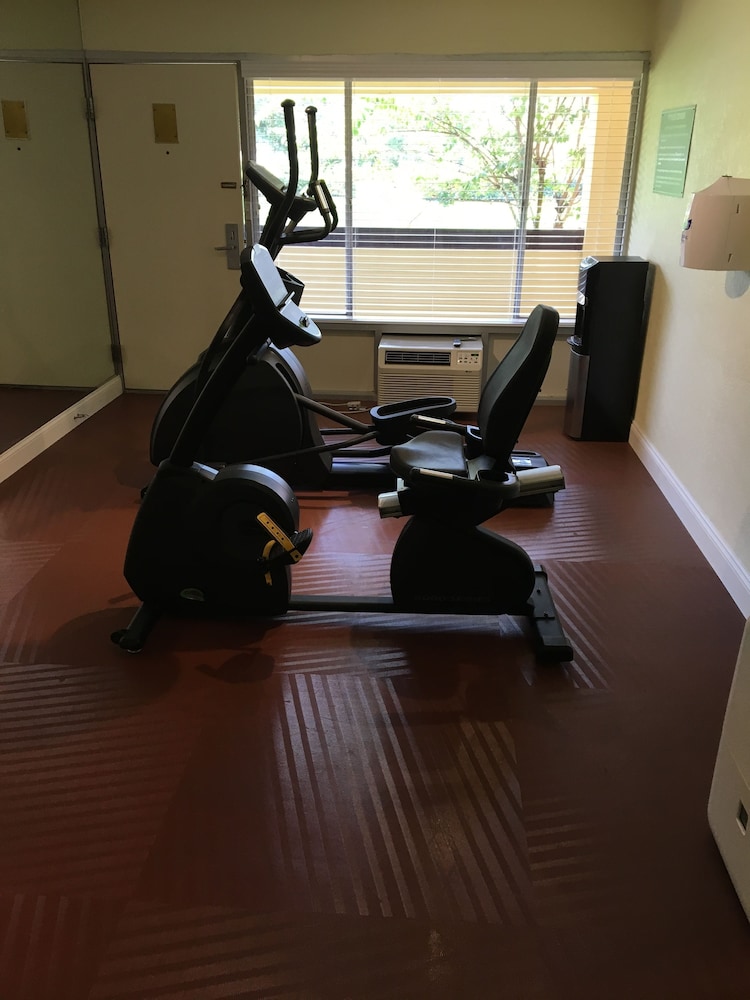 Days Inn by Wyndham Brooksville/Dade City 20/31