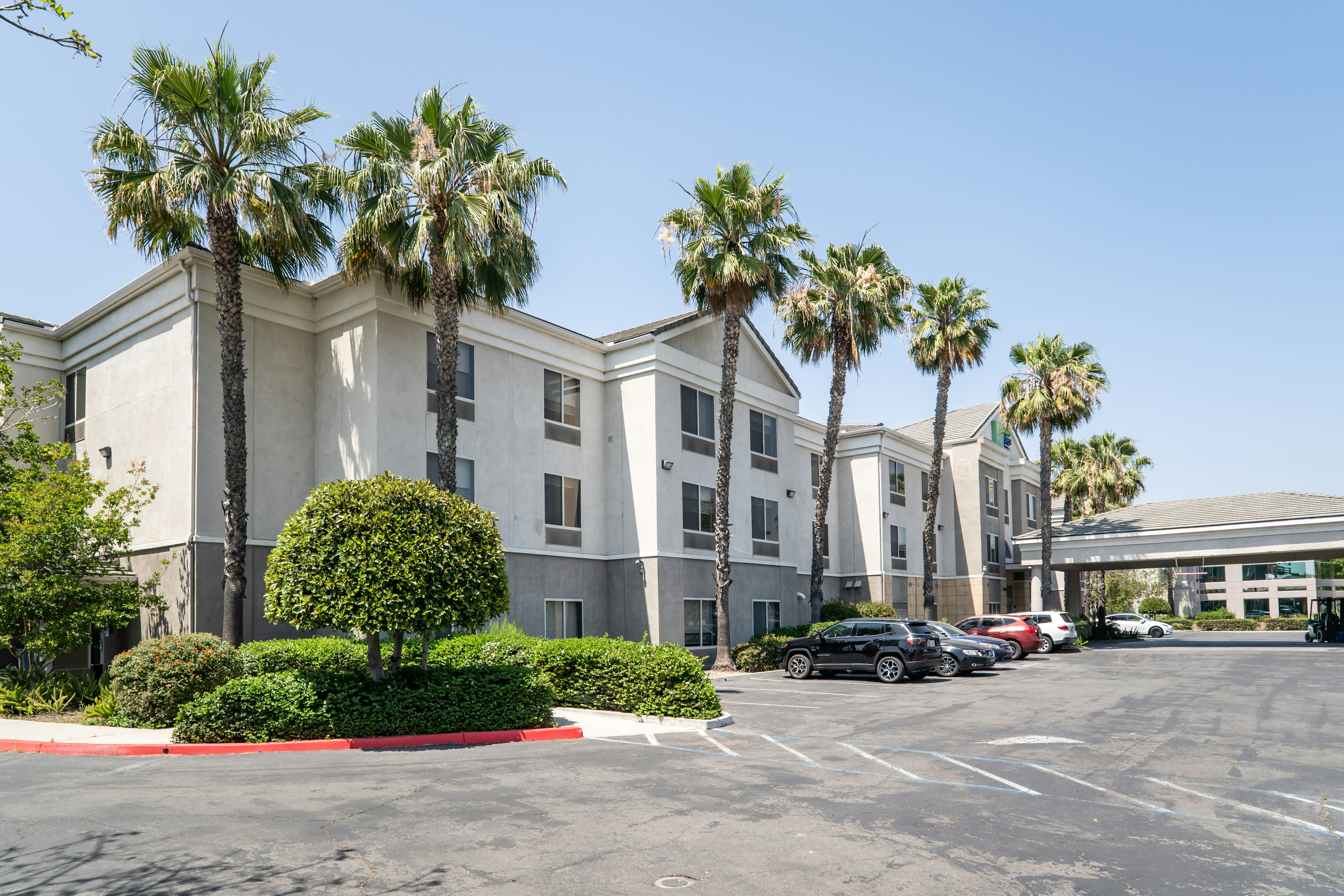 Holiday Inn Express Hotel Suites San Diego Otay 65/77