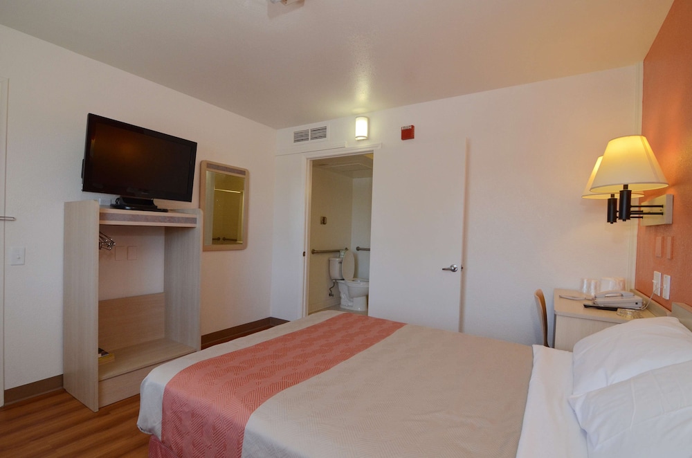 Motel6 Indio, CA - Palm Springs 24/39
