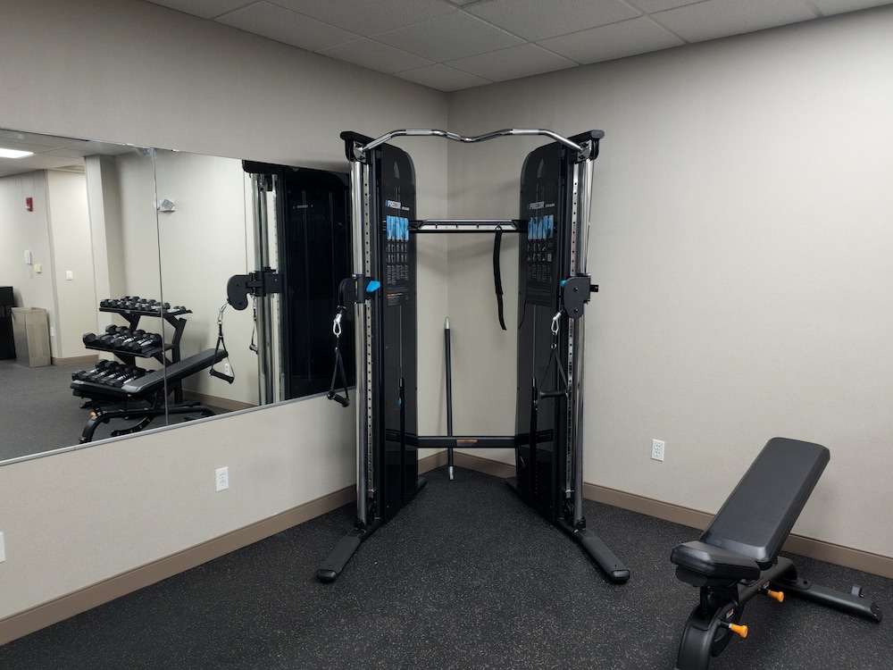 La Quinta Inn and Suites by Wyndham Lake George 18/50
