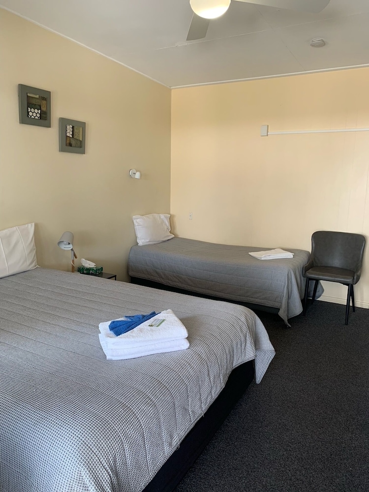 Shady Rest Motel 16/48
