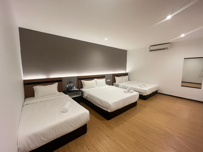 Executive, Family, 1 Single and 2 Queen Beds