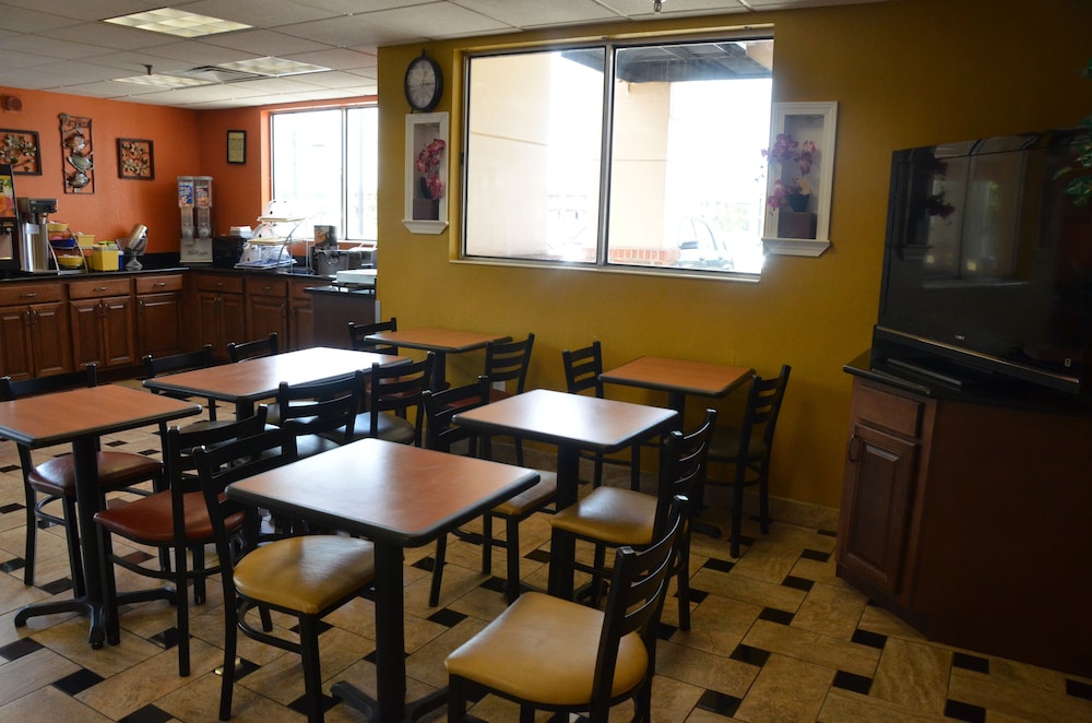 Days Inn by Wyndham Nashville Airport 14/26