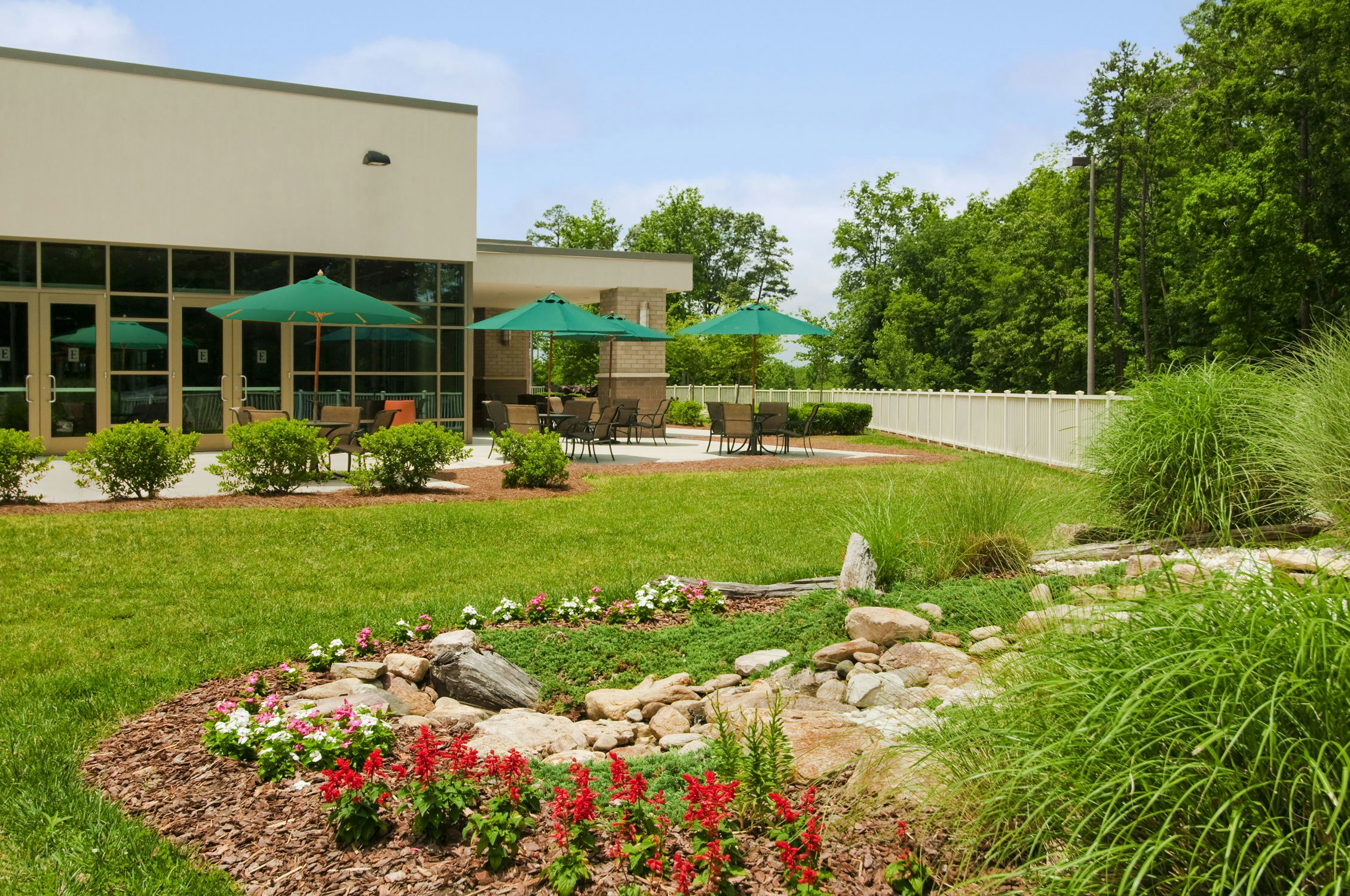 Embassy Suites by Hilton Charlotte Concord Golf Resort & Spa 70/74