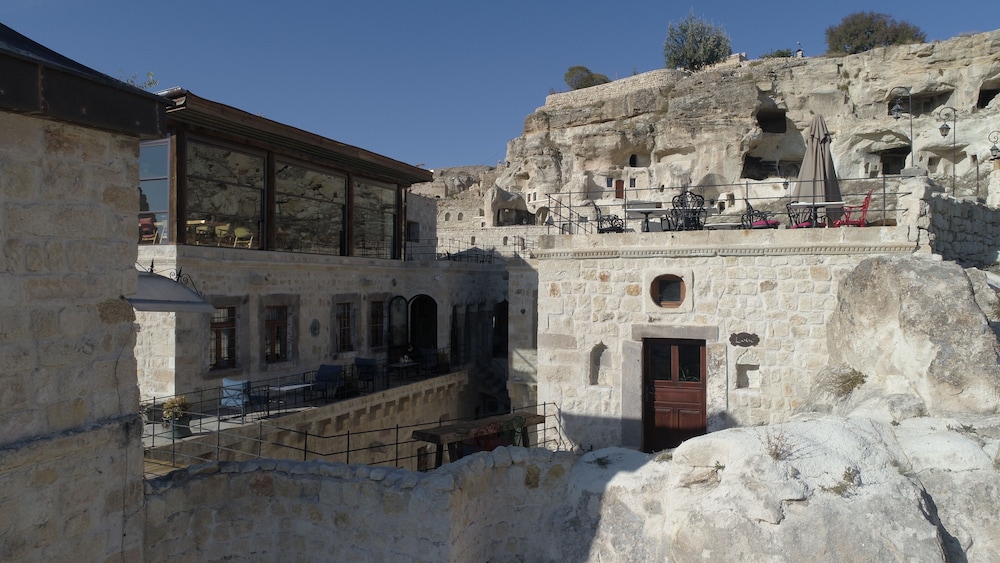 Taru Cave Suites 47/50