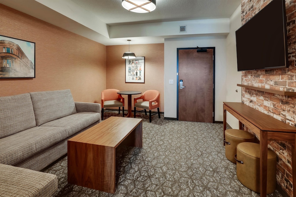 Drury Plaza Hotel North Charleston 36/55