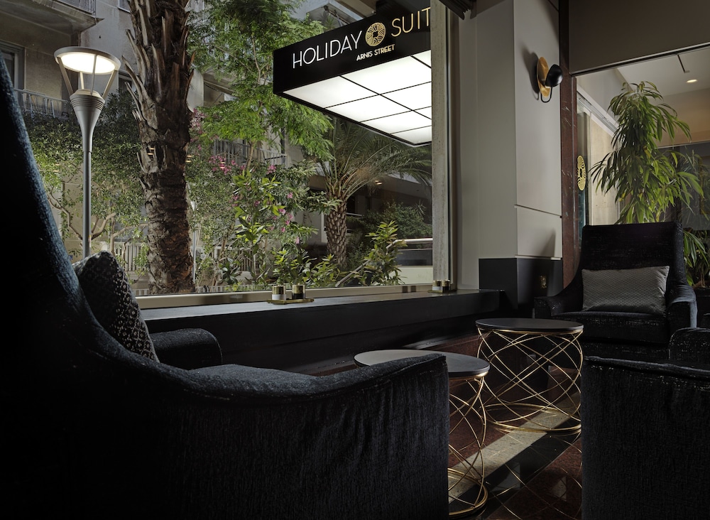 Holiday Suites 26/34
