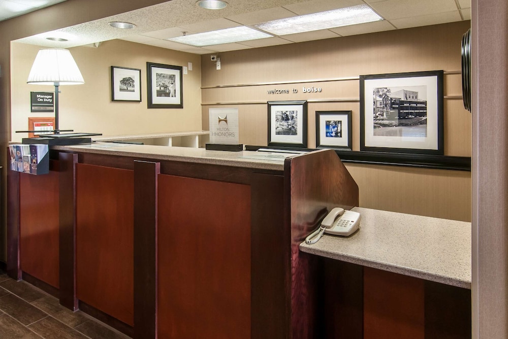 Hampton Inn Boise Airport 8/55