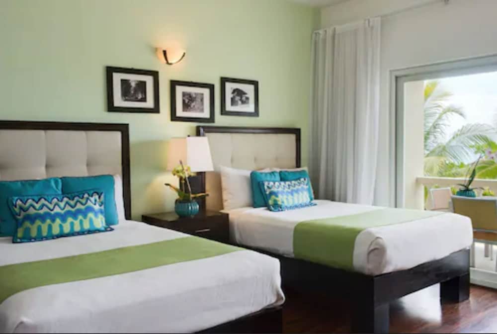 SUPERIOR, KING BED, OCEAN VIEW