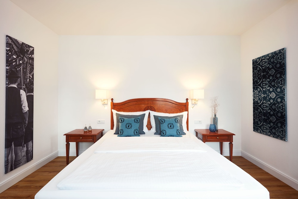 COMFORT, QUEEN BED