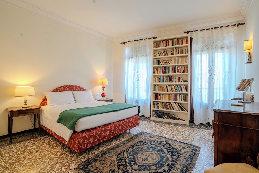 DELUXE, DOUBLE BED