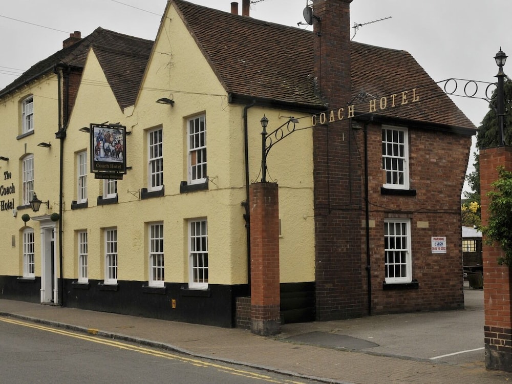 The Coach Hotel 3/34