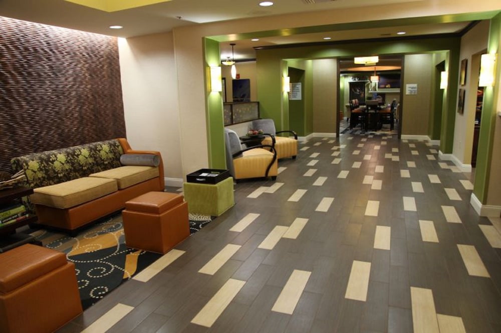Holiday Inn Express Hotel And Suites Huntsville Airport 37/54