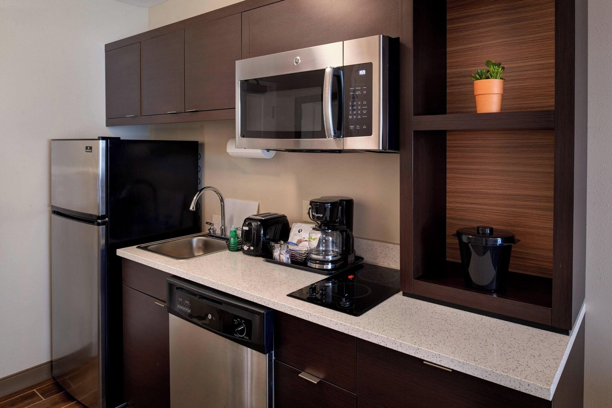 Studio, 2 Queen Beds, Accessible