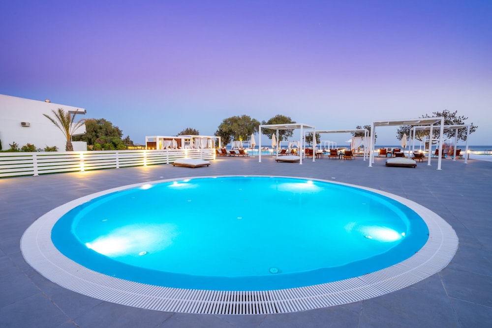 Kamari Plus Hotel 26/49