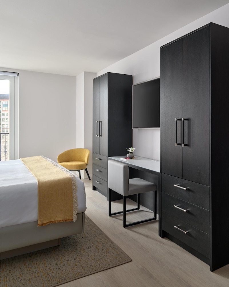 Room, King Bed, One Washington Circle DC, Tapestry Collection by Hilton 4/7