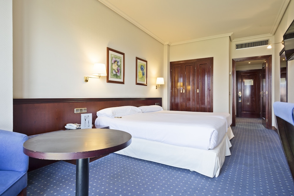 Occidental Pamplona 14/50