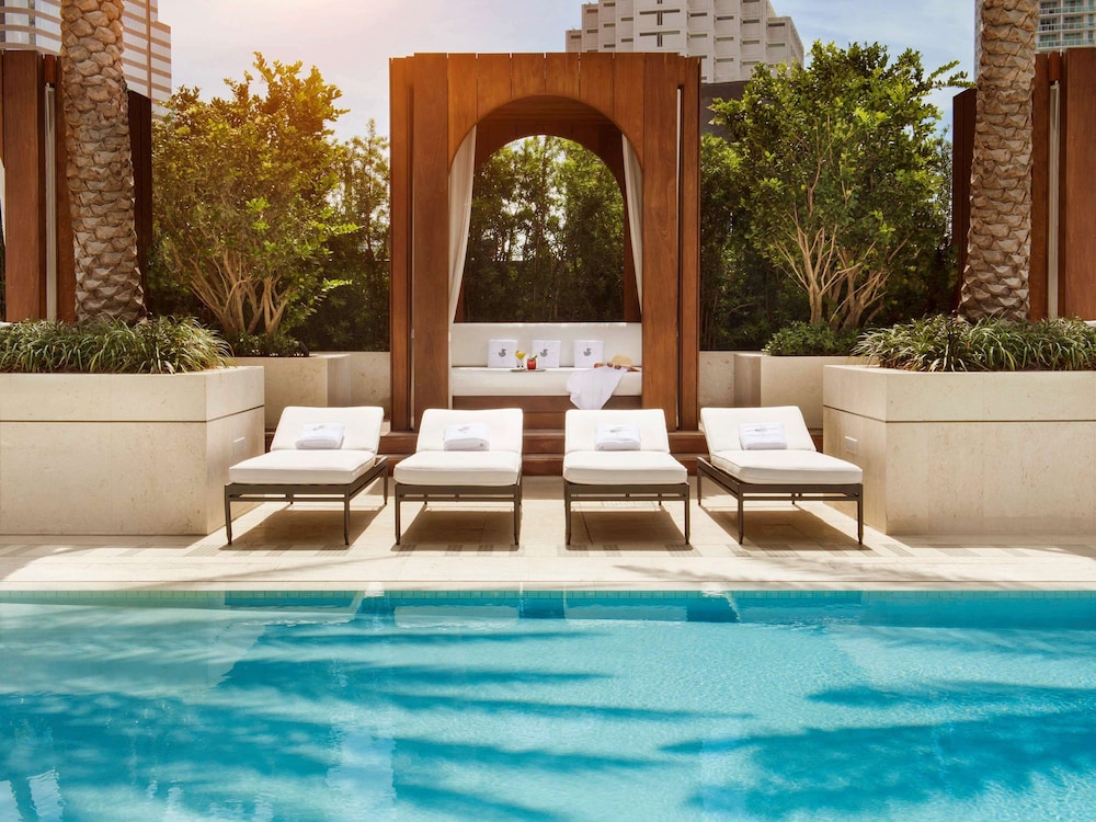 SLS LUX Brickell 34/60