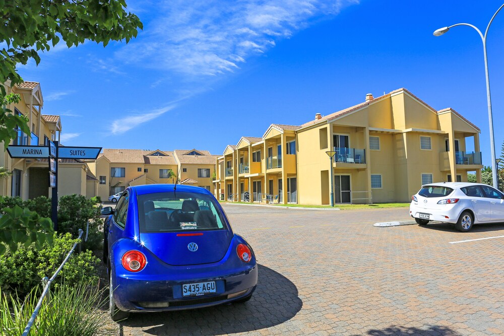 The Marina Hotel 56/66