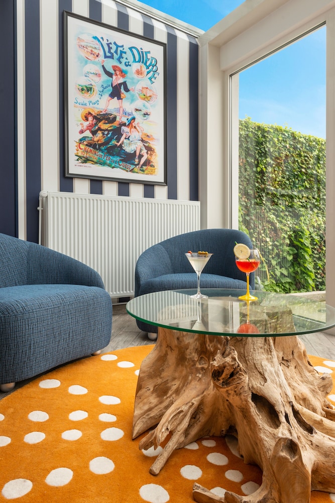 Hotel De La Plage 56/71