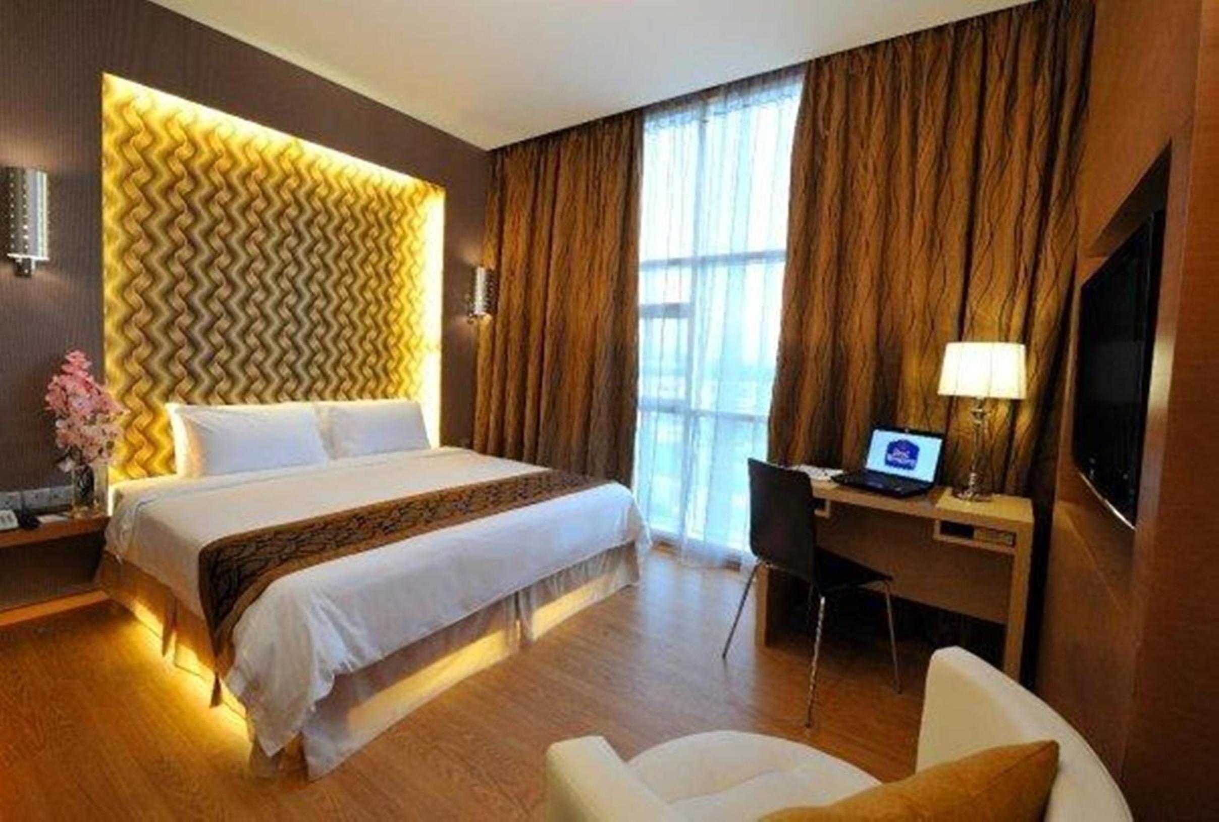 Premier, Courtyard Hotel At 1borneo 10/10