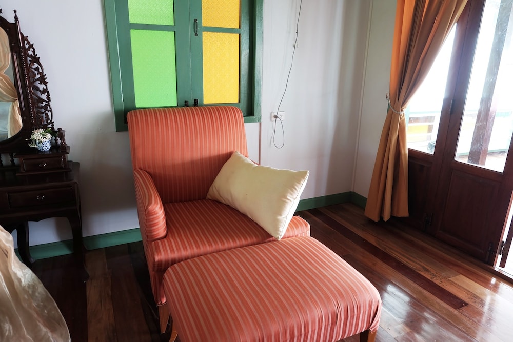 Baanrak Amphawa Homestay 21/61